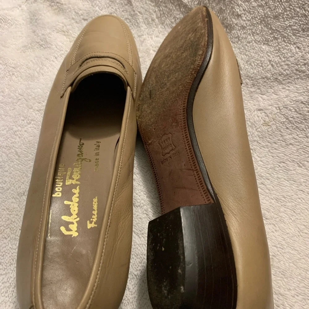 Narrow fit Salvatore Feregamo women’s loafers 8 AA
